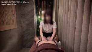 【メンズエステ流出】巨乳美人セラピストが興奮して裏オプ生ハメ挿入！エロい腰使いで騎乗位セックスして大量中出し　素人 japanese ハメ撮り かわいい 日本人 無修正 マッサージ オイル 痴女