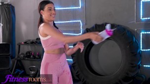 Fitness Rooms Big tits Latina in gym